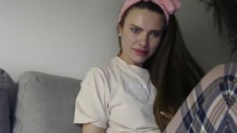 Sweet girl online show from February 10, 2025, 9:25 pm