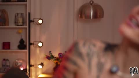 Snapshot of informal_ chatting on November 23, 2025, 10:31 pm MAL --- online show from November 23, 2025, 10:31 pm