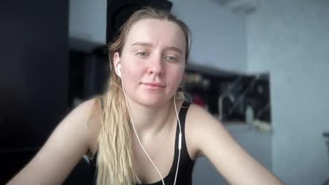 Snapshot of iniva05 chatting on April 15, 2026, 9:49 am iniva05 online show from April 15, 2026, 9:49 am