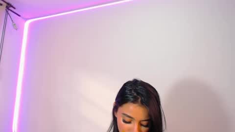 Abril online show from February 21, 2025, 9:32 pm