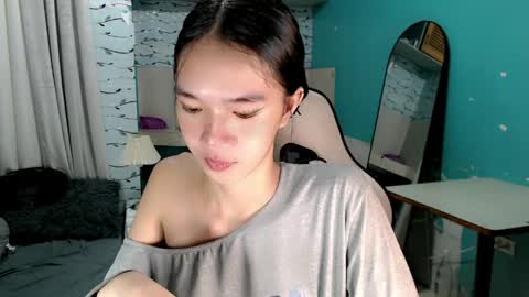 Snapshot of innocent_reign69 chatting on May 12, 2026, 4:15 pm Reign online show from May 12, 2026, 4:15 pm