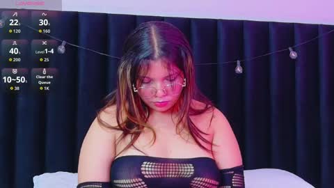 Snapshot of innocenthazel chatting on October 19, 2025, 12:06 pm innocenthazel online show from October 19, 2025, 12:06 pm