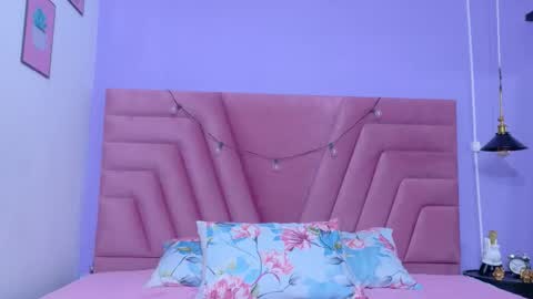 Snapshot of innocenthazel chatting on December 14, 2025, 12:32 pm innocenthazel online show from December 14, 2025, 12:32 pm