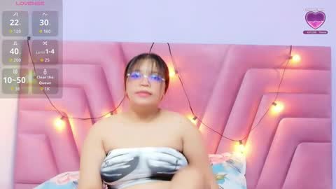 Snapshot of innocenthazel chatting on February 10, 2026, 2:37 am innocenthazel online show from February 10, 2026, 2:37 am