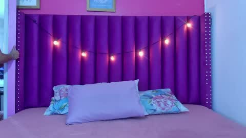 innocenthazel online show from April 14, 2026, 2:50 am