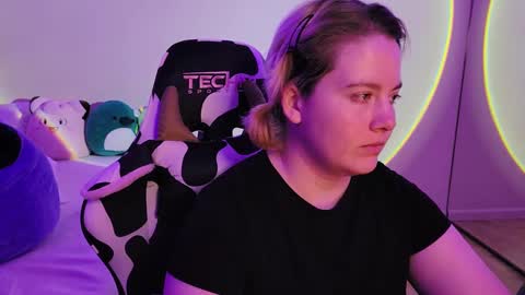 Snapshot of internetfairy_xo chatting on December 15, 2024, 3:20 pm Faye online show from December 15, 2024, 3:20 pm