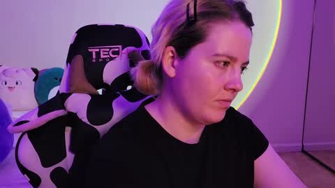 Snapshot of internetfairy_xo chatting on December 15, 2024, 6:26 pm Faye online show from December 15, 2024, 6:26 pm