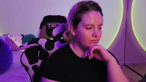 Snapshot of internetfairy_xo chatting on December 15, 2024, 9:31 pm Faye online show from December 15, 2024, 9:31 pm