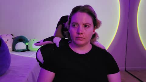 Snapshot of internetfairy_xo chatting on December 16, 2024, 1:11 pm Faye online show from December 16, 2024, 1:11 pm