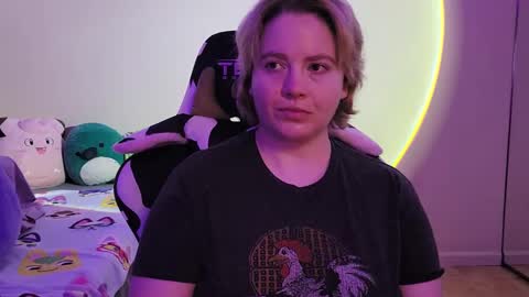 Snapshot of internetfairy_xo chatting on December 22, 2024, 8:58 pm Faye online show from December 22, 2024, 8:58 pm