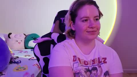 Snapshot of internetfairy_xo chatting on December 24, 2024, 7:39 am Faye online show from December 24, 2024, 7:39 am