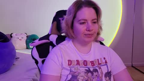 Snapshot of internetfairy_xo chatting on January 18, 2025, 6:24 am Faye online show from January 18, 2025, 6:24 am