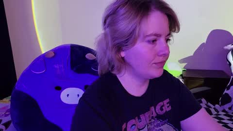 Snapshot of internetfairy_xo chatting on January 19, 2025, 3:10 pm Faye online show from January 19, 2025, 3:10 pm