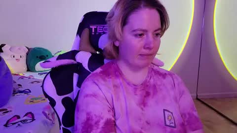 Snapshot of internetfairy_xo chatting on January 21, 2025, 2:26 pm Faye online show from January 21, 2025, 2:26 pm