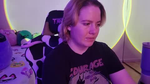 Snapshot of internetfairy_xo chatting on January 30, 2025, 3:44 am Faye online show from January 30, 2025, 3:44 am