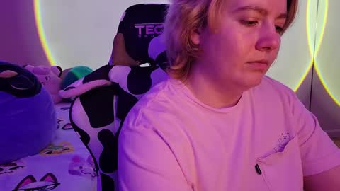 Snapshot of internetfairy_xo chatting on January 31, 2025, 9:27 am Faye online show from January 31, 2025, 9:27 am