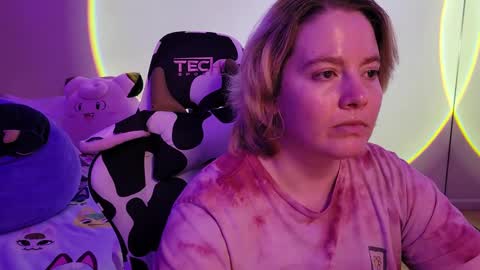 Snapshot of internetfairy_xo chatting on February 11, 2025, 11:43 am Faye online show from February 11, 2025, 11:43 am