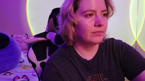 Snapshot of internetfairy_xo chatting on February 14, 2025, 7:07 am Faye online show from February 14, 2025, 7:07 am