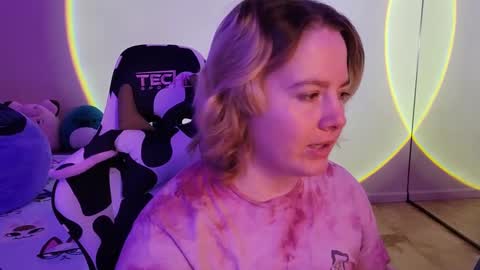 Snapshot of internetfairy_xo chatting on February 26, 2025, 8:48 am Faye online show from February 26, 2025, 8:48 am