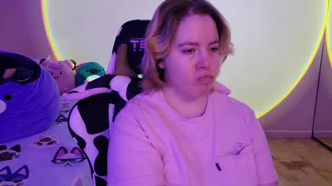 Snapshot of internetfairy_xo chatting on February 27, 2025, 7:12 am Faye online show from February 27, 2025, 7:12 am