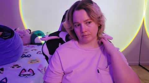 Snapshot of internetfairy_xo chatting on February 27, 2025, 10:15 am Faye online show from February 27, 2025, 10:15 am