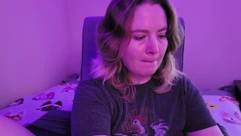 Snapshot of internetfairy_xo chatting on October 26, 2025, 8:53 am Faye online show from October 26, 2025, 8:53 am