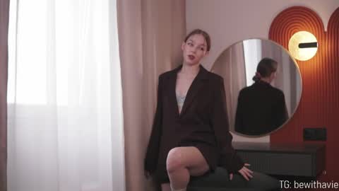 Avie online show from March 29, 2026, 1:33 pm