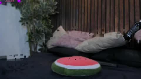 io_chie_ online show from April 15, 2026, 4:25 pm