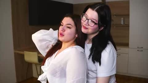 Snapshot of ionatotzke chatting on December 18, 2025, 5:19 pm Alex glasses Emily online show from December 18, 2025, 5:19 pm