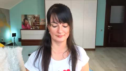 iracherrynow online show from November 25, 2025, 8:14 am