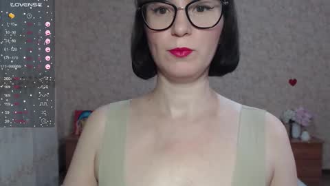 IrenLarasani online show from September 17, 2025, 6:04 am