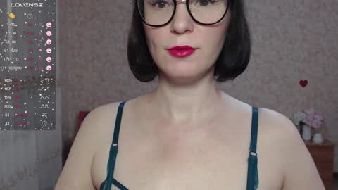 IrenLarasani online show from September 26, 2025, 6:39 am