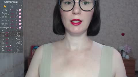 IrenLarasani online show from October 15, 2025, 6:02 am