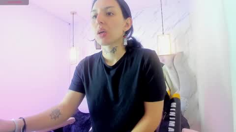 iris_77 online show from October 5, 2025, 6:28 pm