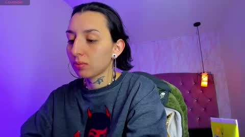 iris_77 online show from November 21, 2025, 11:31 am