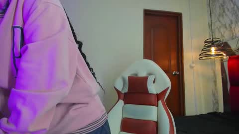 iris_77 online show from December 2, 2025, 12:43 pm