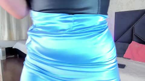 Queen Iris online show from November 21, 2025, 3:54 pm