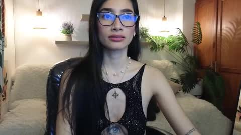 Snapshot of iris_cam_ chatting on September 30, 2025, 12:32 pm iris online show from September 30, 2025, 12:32 pm