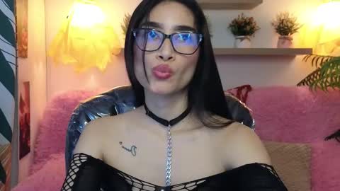 Snapshot of iris_cam_ chatting on November 4, 2025, 2:38 pm iris online show from November 4, 2025, 2:38 pm