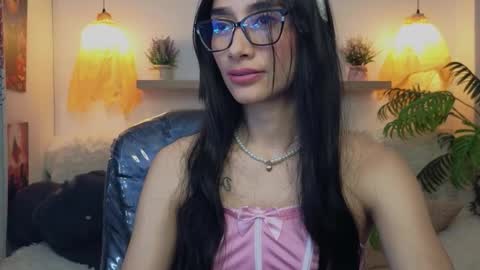 Snapshot of iris_cam_ chatting on November 7, 2025, 3:12 pm iris online show from November 7, 2025, 3:12 pm