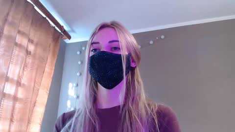 Lily online show from September 20, 2025, 2:40 pm