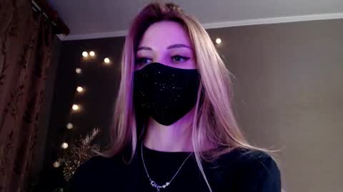 Snapshot of iris_lave chatting on March 11, 2026, 5:52 pm Lily online show from March 11, 2026, 5:52 pm