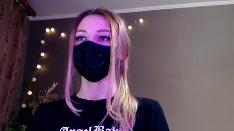 Snapshot of iris_lave chatting on March 25, 2026, 5:08 pm Lily online show from March 25, 2026, 5:08 pm