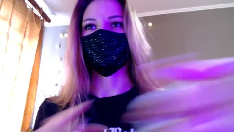 Snapshot of iris_lave chatting on April 10, 2026, 12:10 pm Lily online show from April 10, 2026, 12:10 pm
