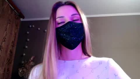 Snapshot of iris_lave chatting on April 15, 2026, 7:58 pm Lily online show from April 15, 2026, 7:58 pm