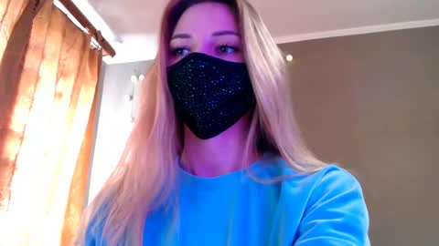 Snapshot of iris_lave chatting on April 18, 2026, 2:43 pm Lily online show from April 18, 2026, 2:43 pm