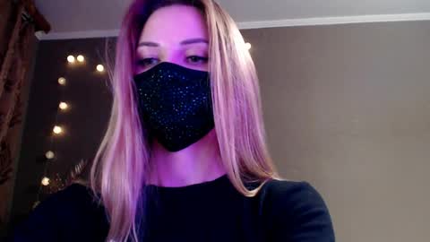 Snapshot of iris_lave chatting on April 18, 2026, 7:07 pm Lily online show from April 18, 2026, 7:07 pm