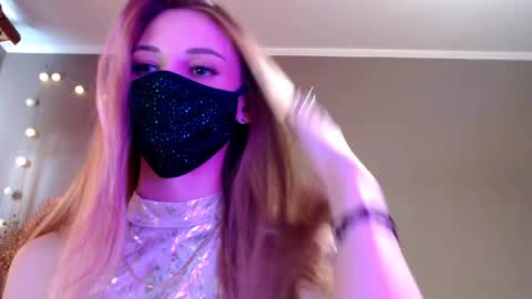 Snapshot of iris_lave chatting on May 3, 2026, 4:02 pm Lily online show from May 3, 2026, 4:02 pm