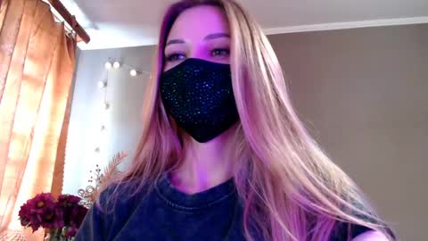 Snapshot of iris_lave chatting on May 7, 2026, 2:33 pm Lily online show from May 7, 2026, 2:33 pm