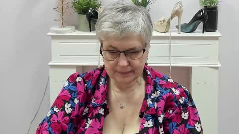 Snapshot of iris_xdesire chatting on March 10, 2026, 7:13 am I R I S online show from March 10, 2026, 7:13 am